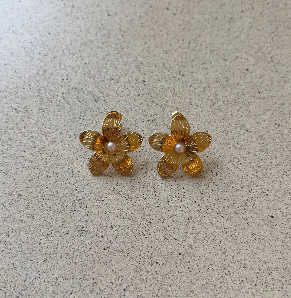 Nellie Flower Earrings - Gold