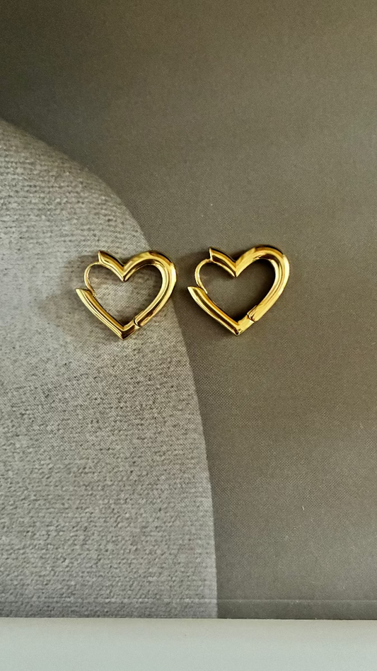 Linea Heart Earrings - Gold